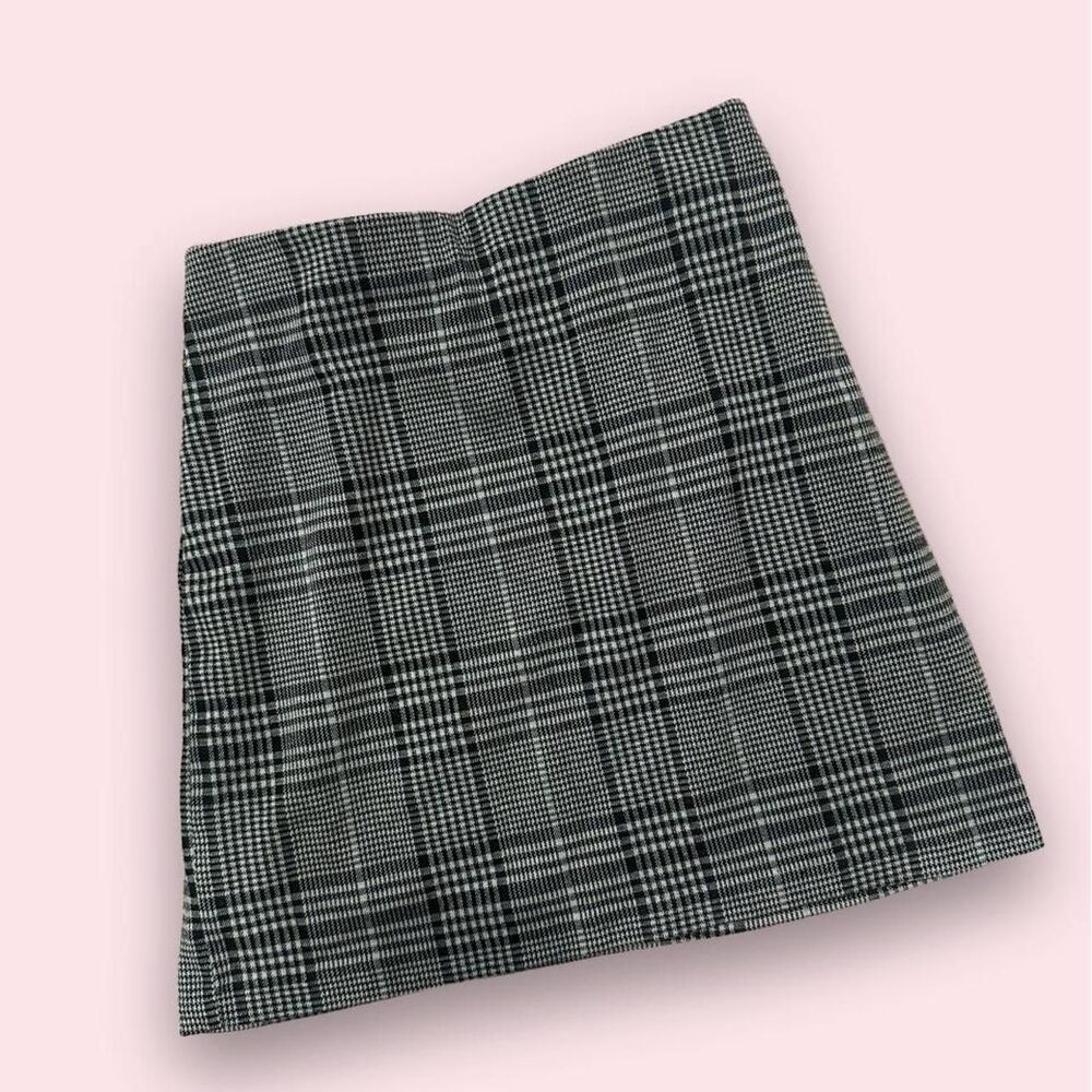 H&M black/white plaid mini skirt size S